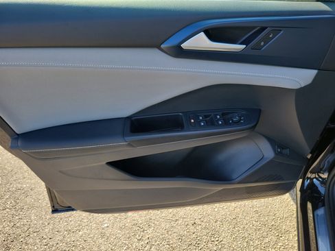 Used 2024 Volkswagen Taos SE image 11