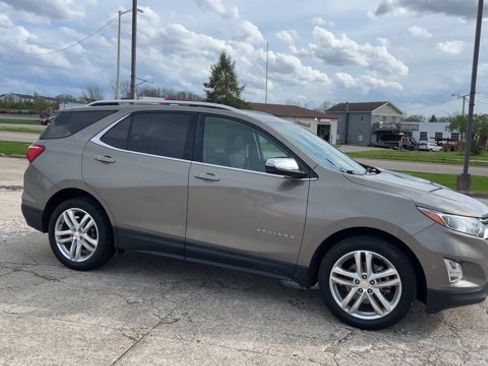 Used 2019 Chevrolet Equinox Premier image 2