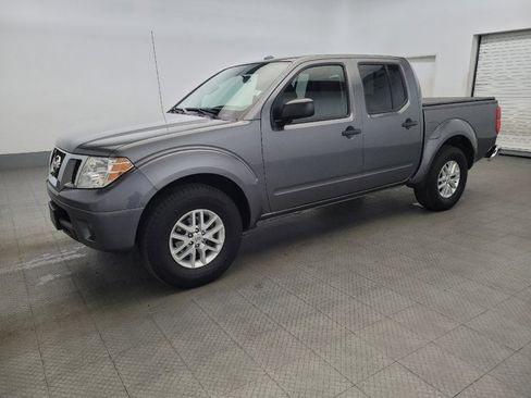 Used 2018 Nissan Frontier SV image 2
