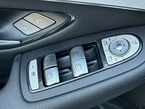 Used 2022 Mercedes-Benz GLC 300 image 14