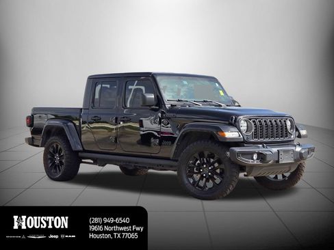 Used 2025 Jeep Gladiator Sport AWD/4WD image 3