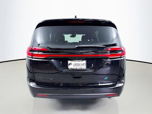 Used 2022 Chrysler Pacifica Limited w/ S Appearance Package FWD image 6