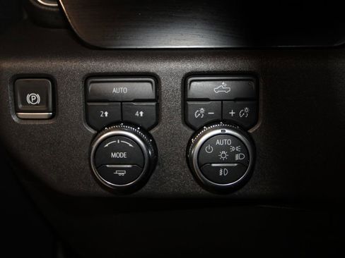 Used 2024 GMC Sierra 1500 Elevation image 9