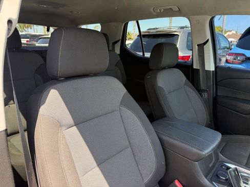 Used 2021 Chevrolet Traverse LT image 35