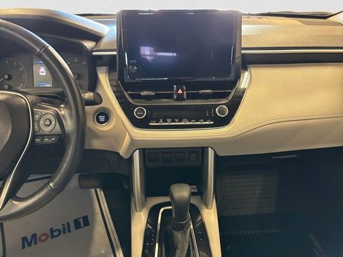 Used 2023 Toyota Corolla Cross LE w/ Moonroof Package image 12