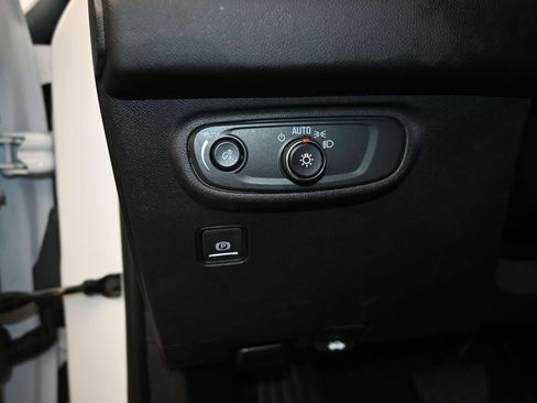Used 2024 GMC Terrain SLE FWD image 12