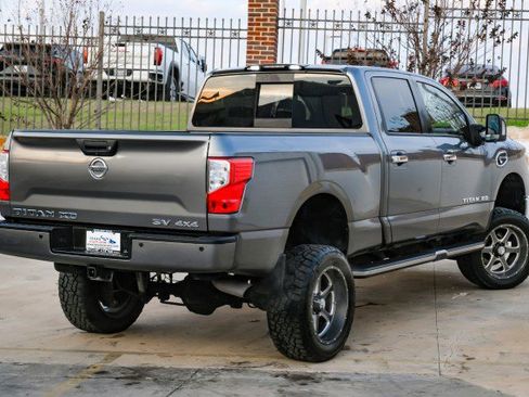 Used 2017 Nissan Titan SV image 4