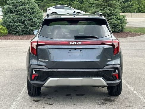 Used 2025 Kia Seltos EX AWD/4WD image 4