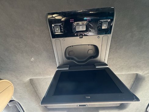 Used 2018 Cadillac Escalade Platinum image 21