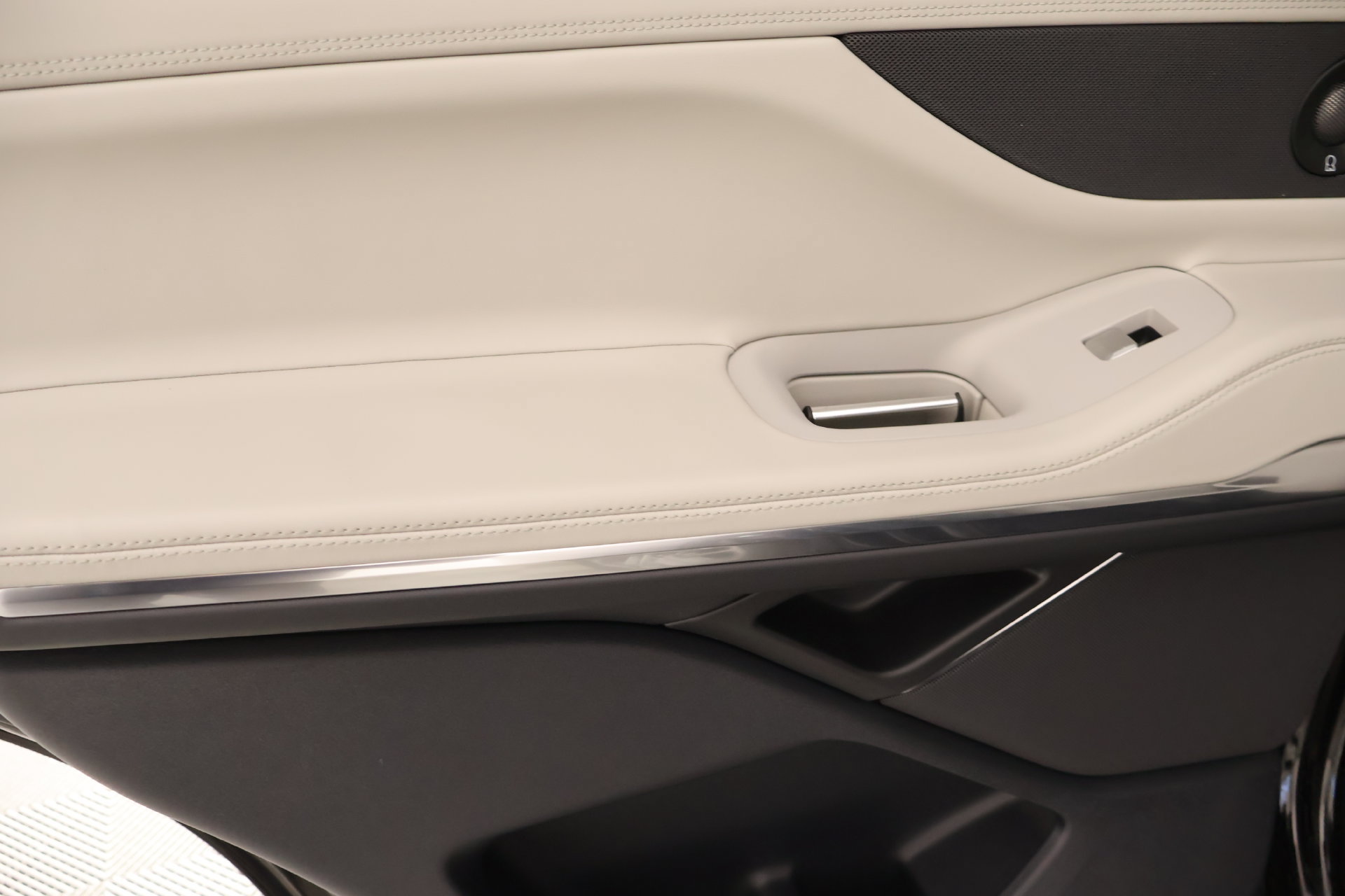 New 2026 Lincoln Navigator Premiere AWD/4WD image 17