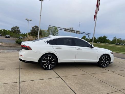 Used 2023 Honda Accord Touring image 12