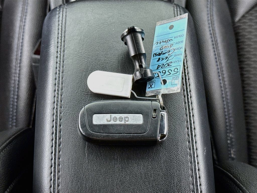 Used 2024 Jeep Compass Latitude AWD/4WD image 35