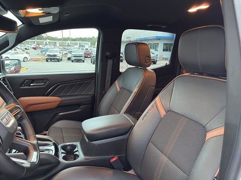 Used 2023 GMC Canyon AT4 image 12