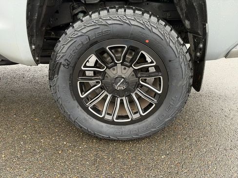 Used 2018 Toyota Tundra Limited image 12