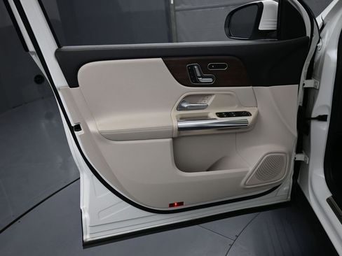 Used 2022 Mercedes-Benz GLA 250 4MATIC image 16