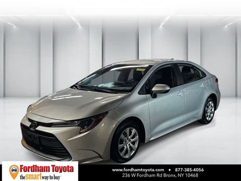 Used 2026 Toyota Corolla LE FWD image 4