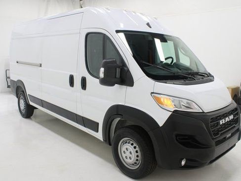 Used 2025 RAM ProMaster 2500 w/ Convenience Group image 23