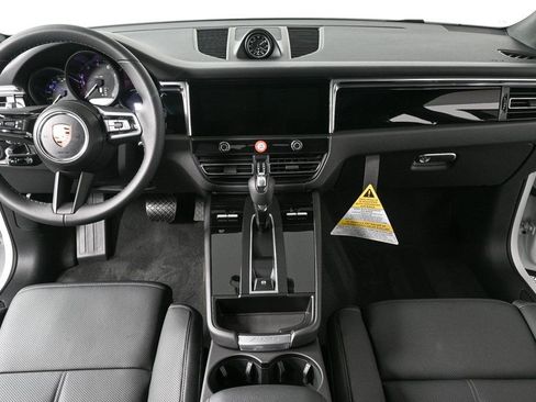 Certified 2025 Porsche Macan image 19