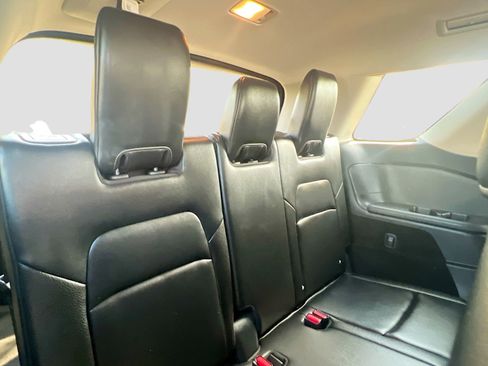 Used 2025 Nissan Pathfinder SL FWD image 30