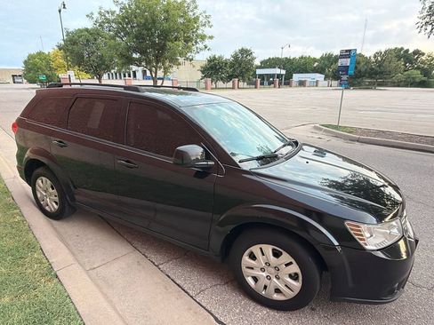 Used 2019 Dodge Journey SE w/ Connectivity Group FWD image 4
