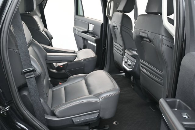 Used 2025 Ford Expedition Active AWD/4WD image 34