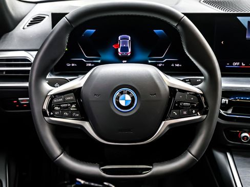 Used 2025 BMW i4 eDrive40 w/ Parking Assistance Package image 18