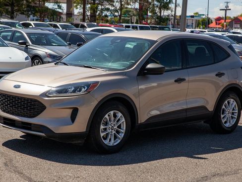 Used 2020 Ford Escape S image 9