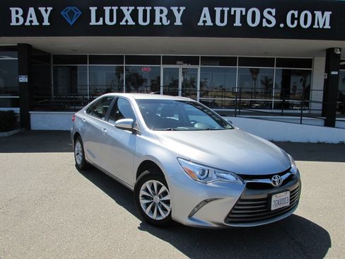 Used 2015 Toyota Camry LE FWD image 1
