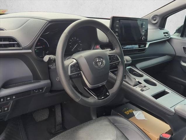 Certified 2023 Toyota Sienna XSE AWD/4WD image 12