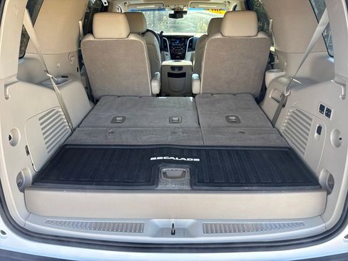 Used 2019 Cadillac Escalade Luxury image 27