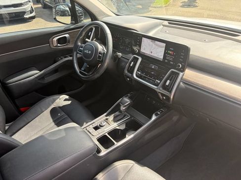 Certified 2022 Kia Sorento EX w/ Panoramic Sunroof Package FWD image 5