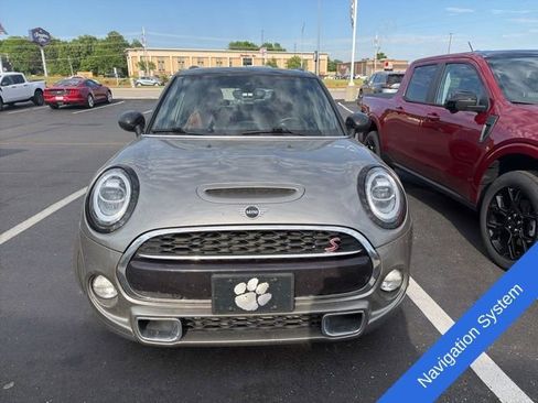 Used 2019 MINI Cooper S w/ Driver Assistance Package FWD image 2