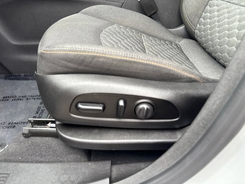 Used 2019 Chevrolet Equinox LT FWD image 30