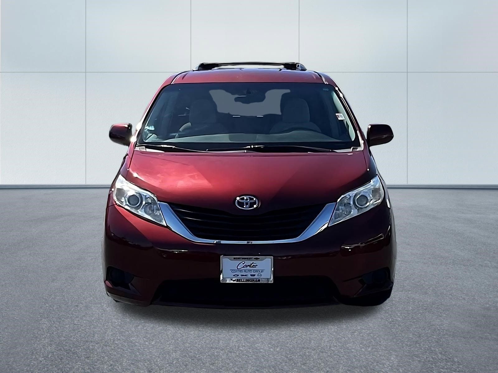 Used 2014 Toyota Sienna LE FWD image 2