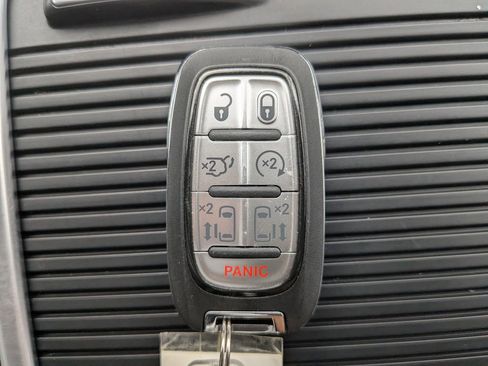 Used 2024 Chrysler Pacifica Touring-L image 32