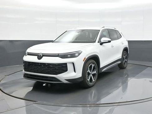 New 2026 Volkswagen Tiguan SE FWD image 3