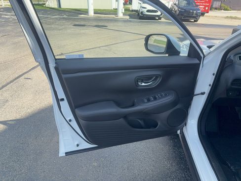 New 2026 Honda HR-V LX image 12