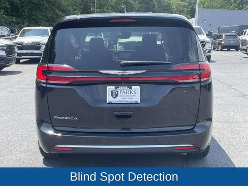 Certified 2023 Chrysler Pacifica Touring-L FWD image 8