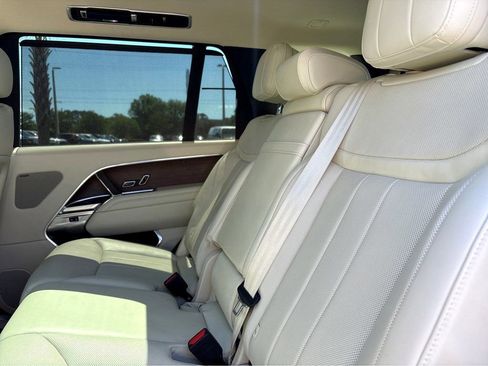 Used 2025 Land Rover Range Rover Long Wheelbase SE AWD/4WD image 19