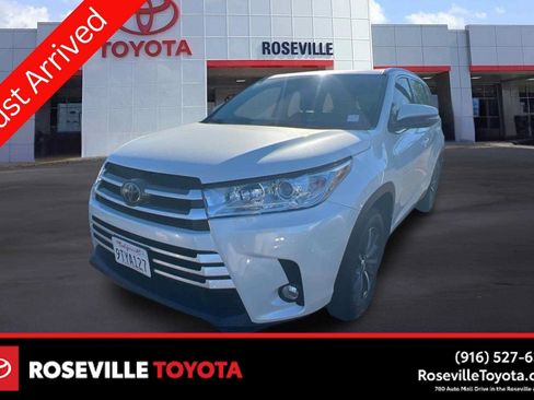 Used 2019 Toyota Highlander XLE AWD/4WD image 1