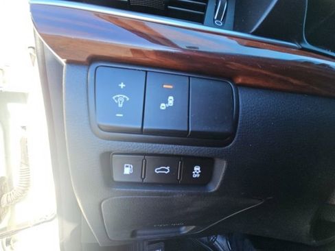 Used 2017 Kia Cadenza Premium w/ Luxury Package image 10