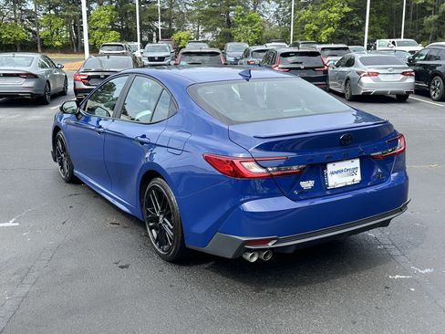 Used 2025 Toyota Camry SE w/ Convenience Package FWD image 8
