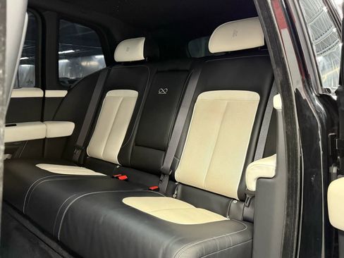 Used 2022 Rolls-Royce Cullinan Black Badge w/ Dark Exterior Package image 46