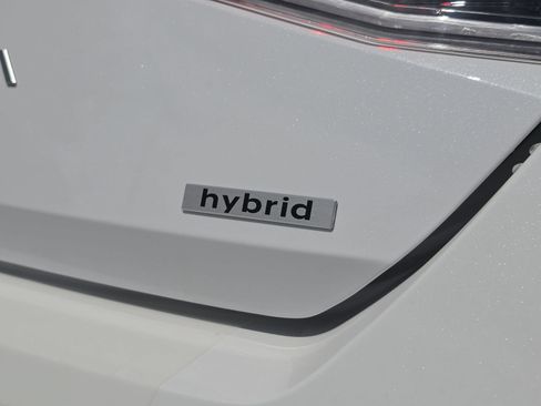 New 2026 Hyundai Elantra Limited FWD image 16