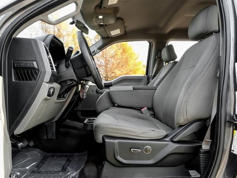 Used 2016 Ford F150 XLT image 5