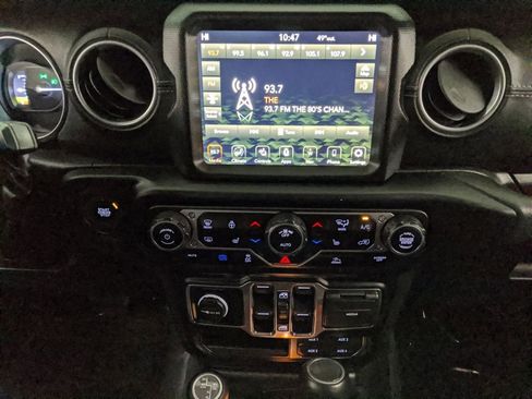 Used 2023 Jeep Wrangler Unlimited Sahara w/ Cold Weather Group image 8