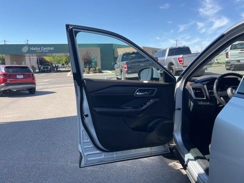 Used 2021 Nissan Rogue SV w/ Premium Package AWD/4WD image 28