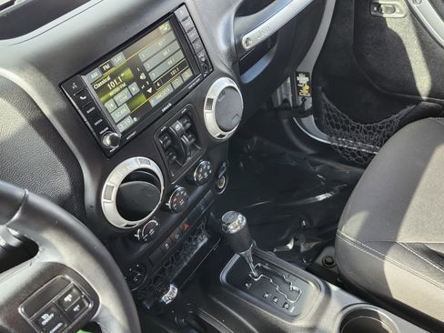 Used 2015 Jeep Wrangler Unlimited Sahara w/ Dual Top Group image 27