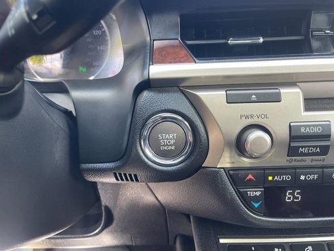 Used 2013 Lexus ES 350 w/ Luxury Pkg FWD image 34