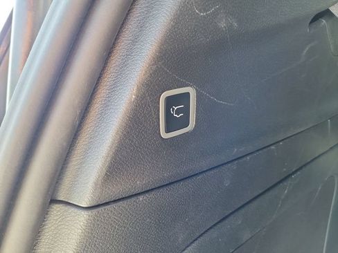 Used 2024 Chrysler Pacifica Limited FWD image 10
